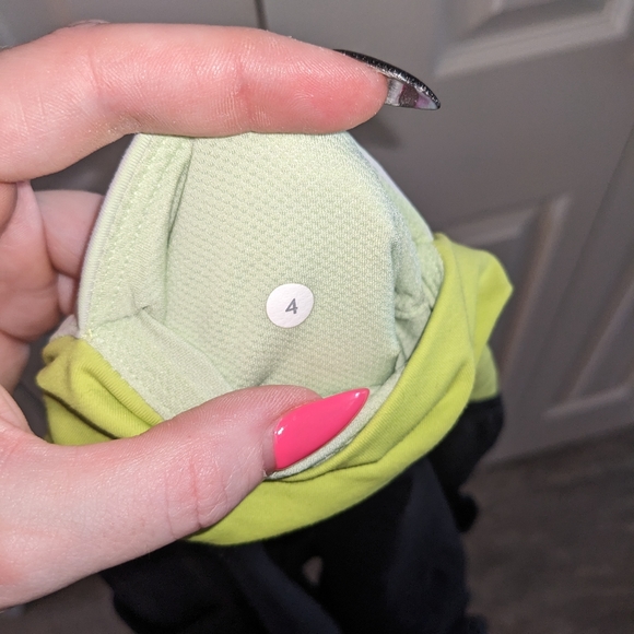 Size 4 Lululemon capris - Picture 3 of 4